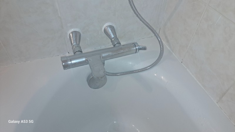 Travaux de rénovation salle de bain à Montpellier  Peintures anti-humidité et anti-moisissures