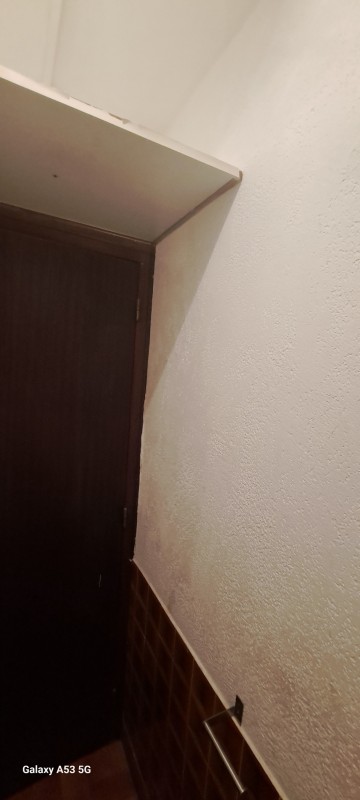 Chantier rénovation dans une maison avec peinture et isolant sur Pérols