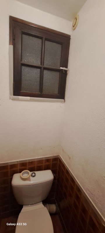 Chantier rénovation dans une maison avec peinture et isolant sur Pérols