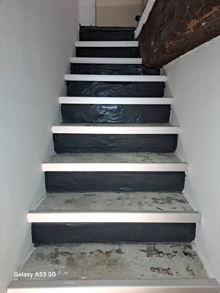 Rénovation escalier avec pose d'un parquet stratifié près de Montpellier 34