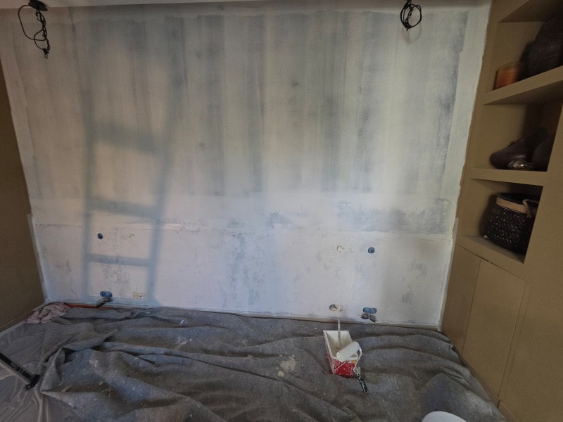 mur  chambre a refaire
sur castelnau pres de montpellier