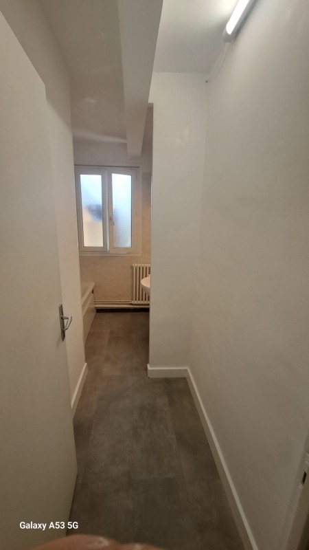 Travaux de rénovation salle de bain à Montpellier  Peintures anti-humidité et anti-moisissures