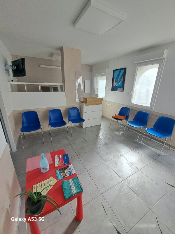 Pose de béton ciré à Palavas-les-Flots : rénovation moderne d’un cabinet médical