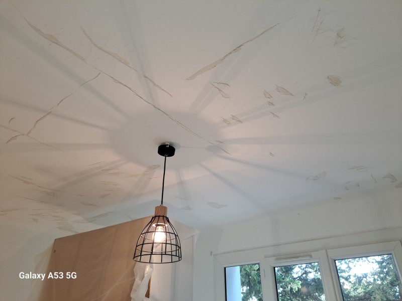 Refaire murs et plafond d'une chambre après dégradés à Montpellier