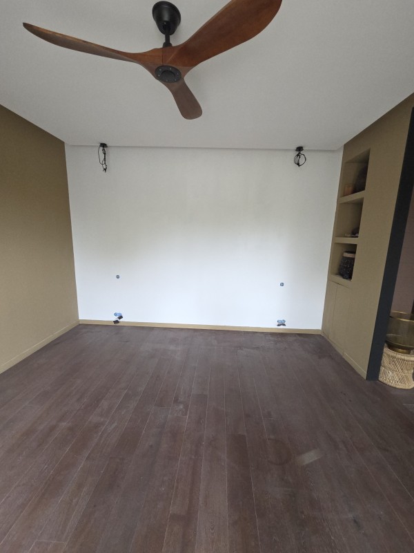 mur  chambre a refaire
sur castelnau pres de montpellier