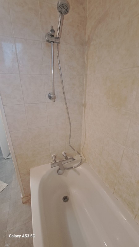 Travaux de rénovation salle de bain à Montpellier  Peintures anti-humidité et anti-moisissures