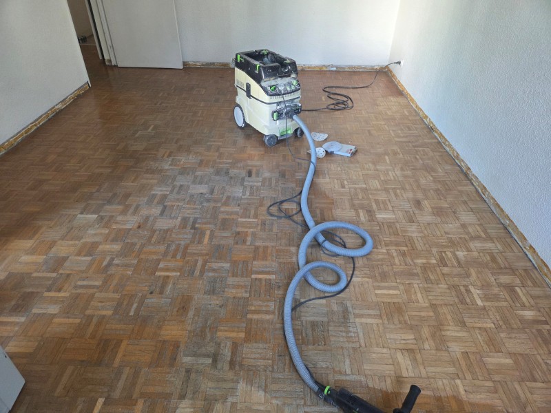 remise à neuf parquet interieur salon et entrée 
chantier montpellier