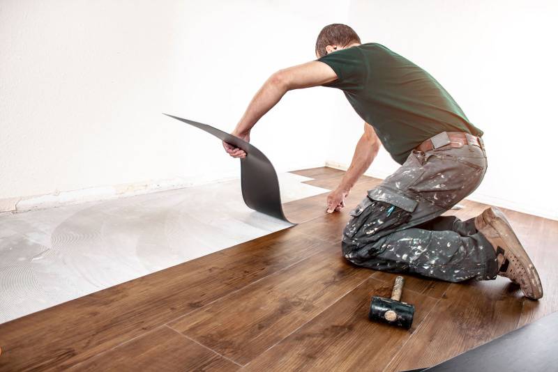 Remplacement de moquette par sol vinyle pour pièces humides par société de revêtement à Nîmes 30 Gard