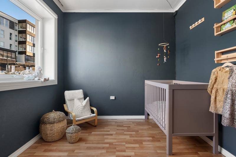 Peinture murale contrastée dans pièce à vivre par artisan peintre à Nîmes 30 Gard