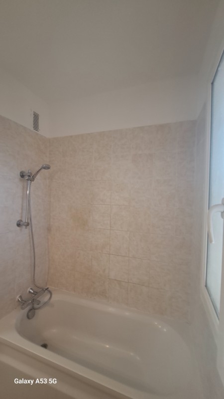 Travaux de rénovation salle de bain à Montpellier  Peintures anti-humidité et anti-moisissures