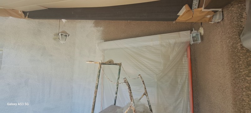 Refaire la peinture de mon crépis extérieur muret de clôture au Graco Airless à Sète