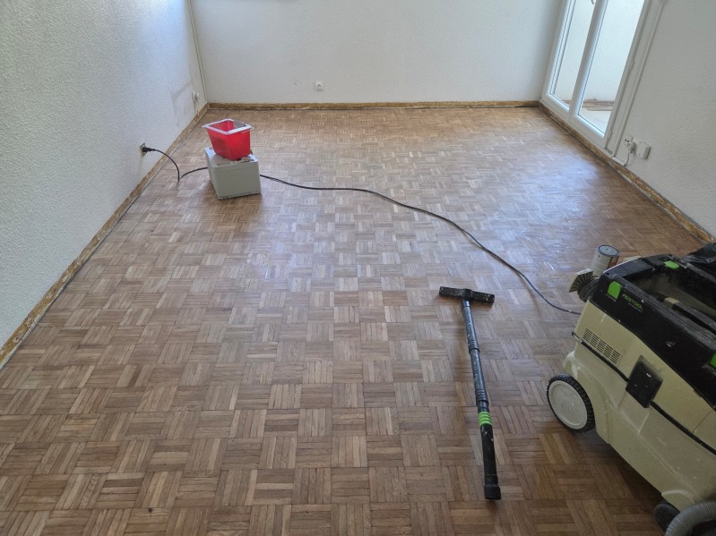 remise à neuf parquet interieur salon et entrée 
chantier montpellier