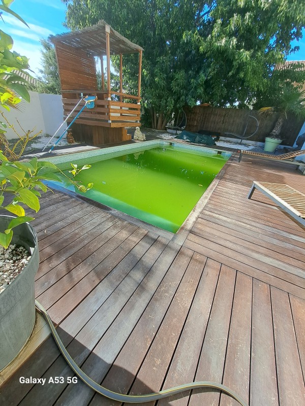 Traitement bois contour de piscine près de Lunel