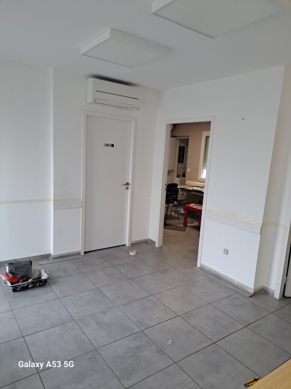 Pose de béton ciré à Palavas-les-Flots : rénovation moderne d’un cabinet médical