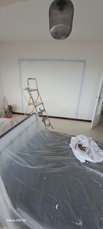 Chantier sur Montpellier plâtre sur poutrelles qui lâche et fissures importante sur murs et plafonds