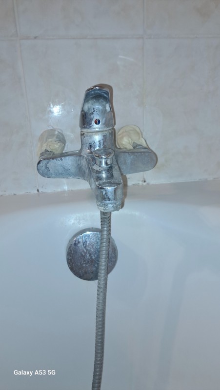 Travaux de rénovation salle de bain à Montpellier  Peintures anti-humidité et anti-moisissures