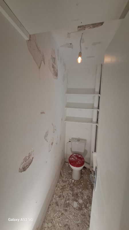 Chantier Rénovation d’Appartement à Montpellier : Décroutage, Rebouchage et Ponçage