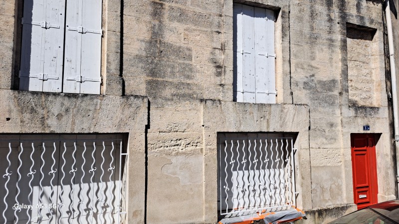 Chantier remise en état volets et grille avant / après sur Castries près de Montpellier