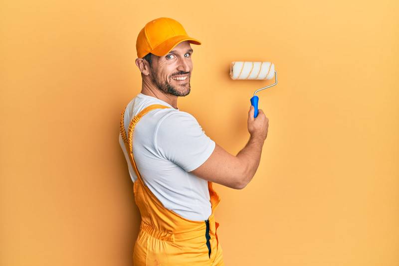 Peinture décorative pour salon contemporain par peintre en bâtiment à Lunel 34400