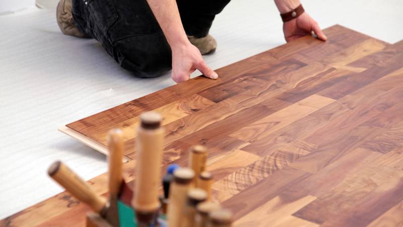 Pose de parquet stratifié dans chambre d’enfant par société de revêtement à Lunel 34400